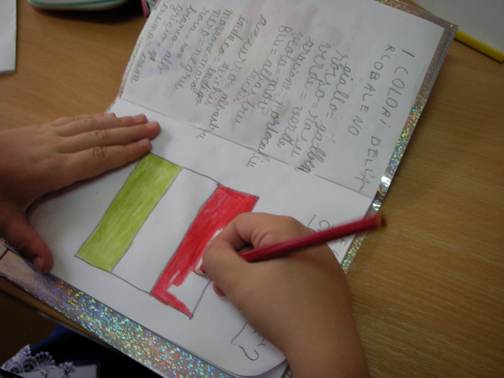 Disegni a scuola, foto di Martina Barra, CB Apg23 Romania