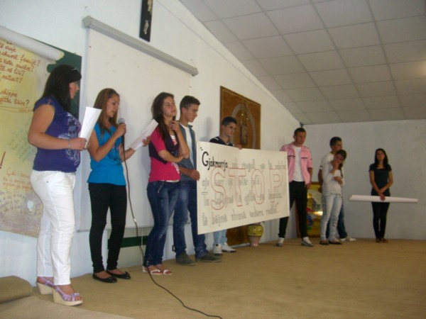 Attività di sensibilizzazione a scuola, Albania, 2012, foto di Ilaria Zomer, CB Oltre le vendette