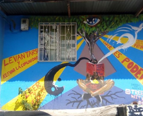 Colombia_Medellin_murales "Alzarsi e elevare la comunità, i bambini sono il futuro. La conoscenza è potere"