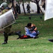 Cile_proteste_manifestazioni_bacio